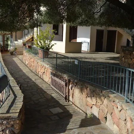 Li Puntiti 3 * بودوني